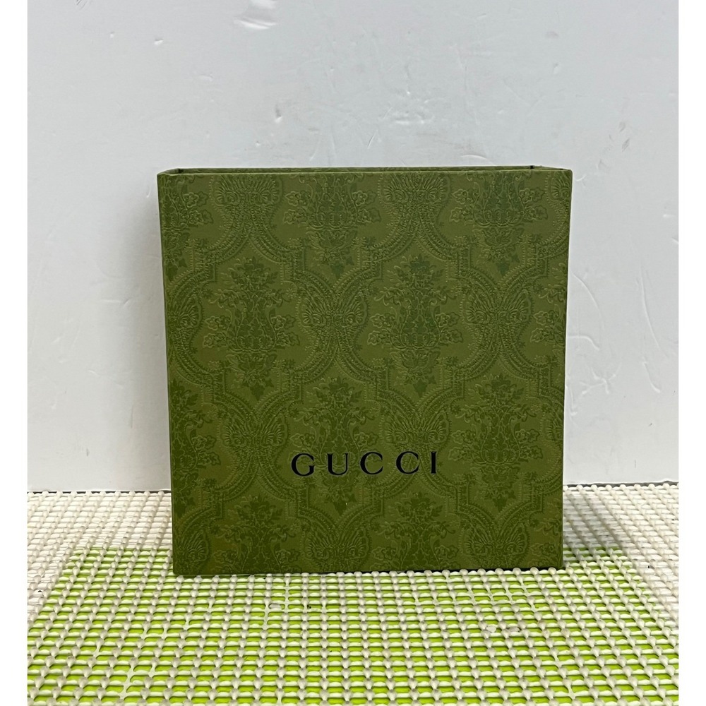 Gucci Olive Green Decorative Textured Gift Box 7.5x7.5x3 in good condition